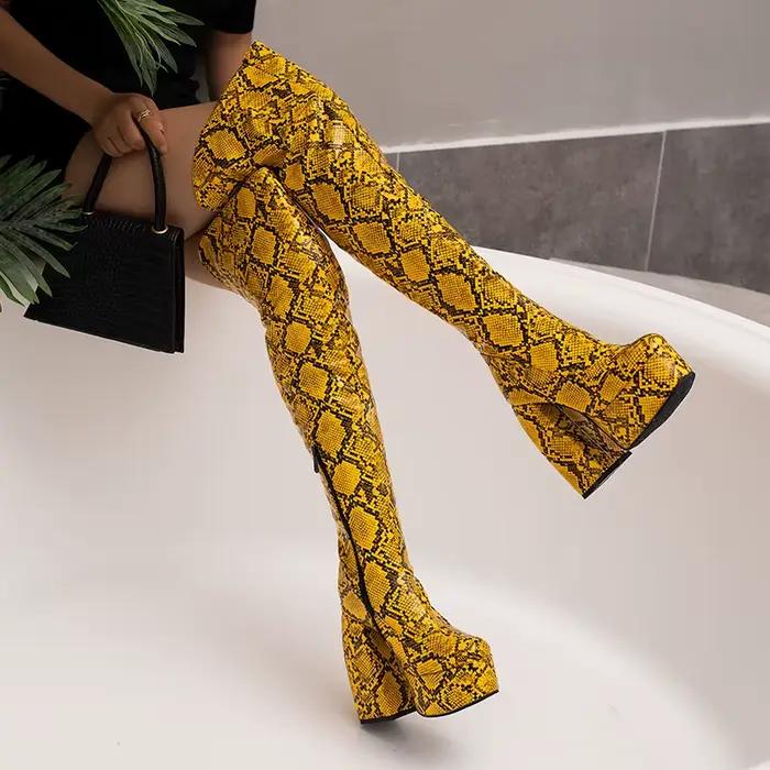 Grande taille motif serpent Super haut profil talon épais défilé femmes sur le genou bottes haute pl