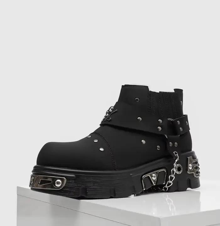 Bottes Chelsea à plateforme avec rivets noirs et chaînes, style gothique punk, à semelle épaisse et 