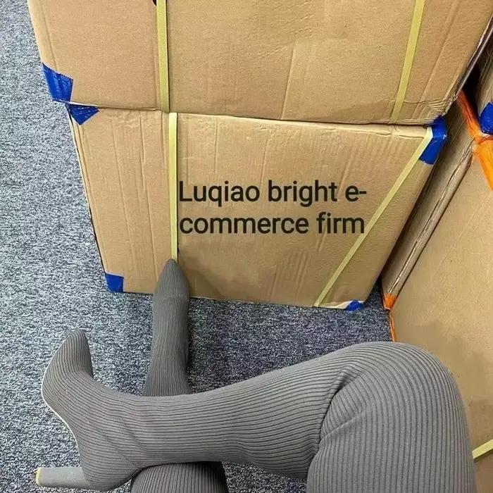 Femme sur le genou bottes hiver cuisse tricoté chaussettes élastiques chaussure chaud Sexy talons aiguilles pointu bottes longues 35-43 botas mujer