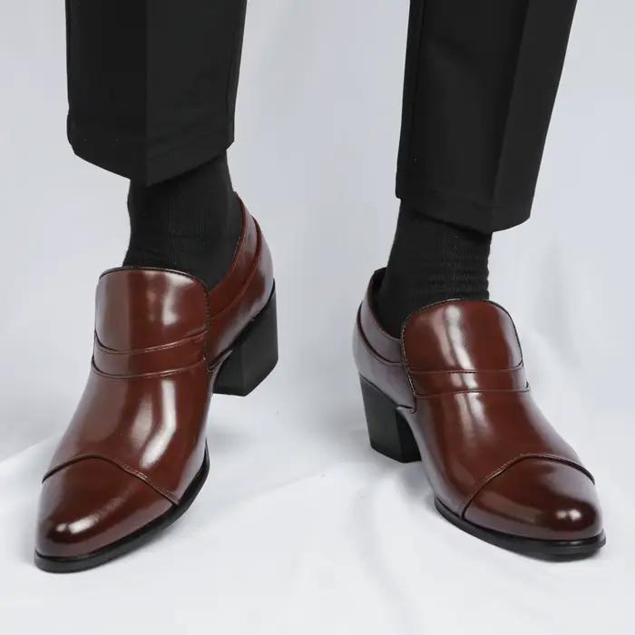 Rétro marron hommes chaussures à talons hauts chaussure sociale de haute qualité mâle bout pointu en cuir talons chaussures habillées homme chaussure hommes