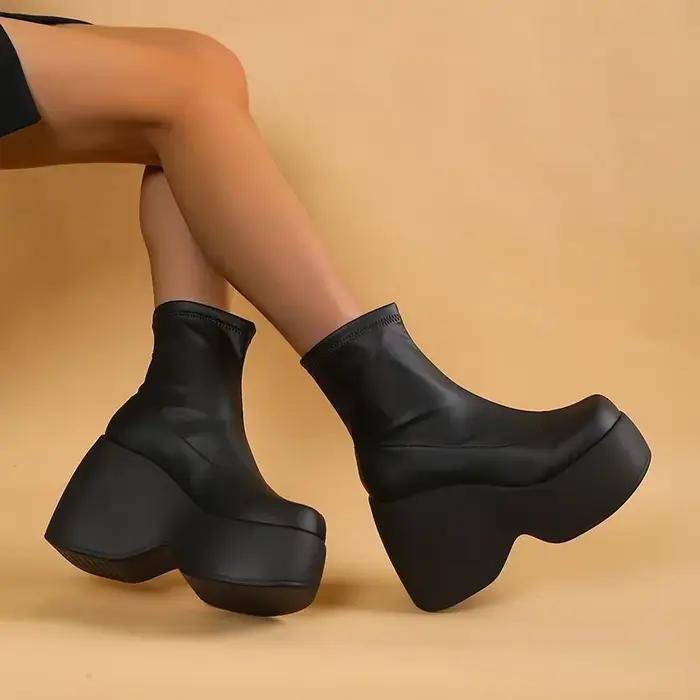 Bottines de marque à plateforme de Style gothique pour femmes, chaussures de marche confortables de haute qualité, nouvelles talons hauts Sexy, grande taille 43