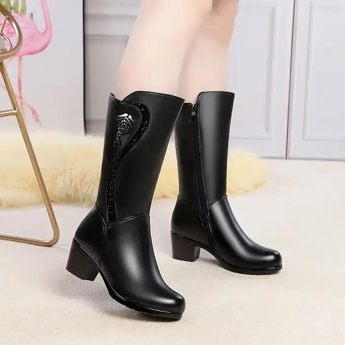 2025 bottes d'hiver pour femmes bottes de neige chaudes en peluche mode mi-mollet bottes à talons hauts pour femmes botte en cuir de haute qualité Botas Mujer