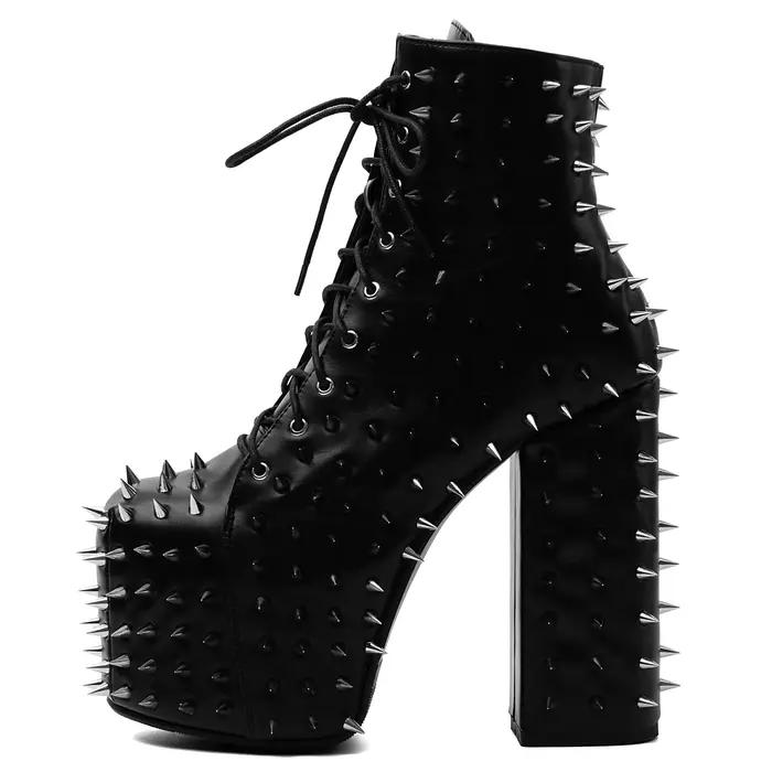 Bottines noires en cuir à rivets