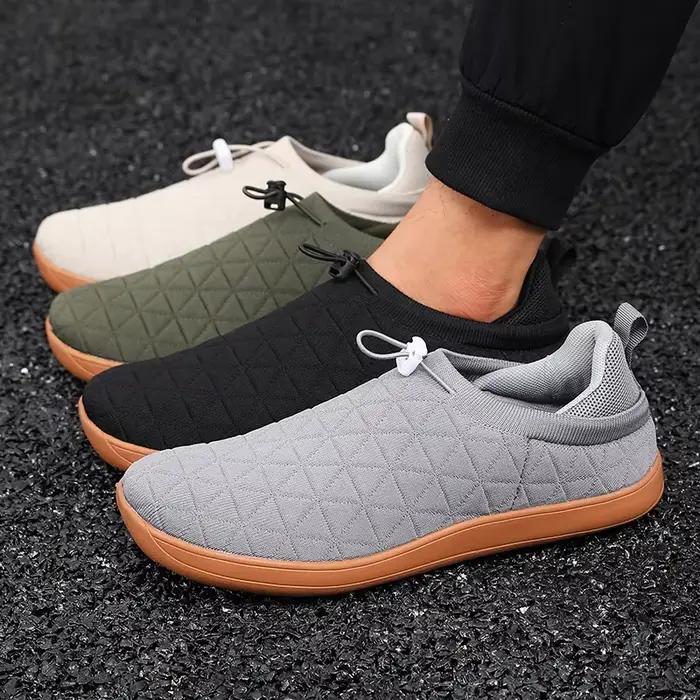 Chaussures de sport grises minimalistes avec semelles