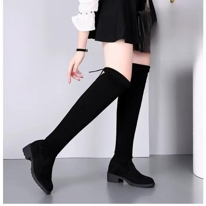 Bottes noires au-dessus du genou pour femmes