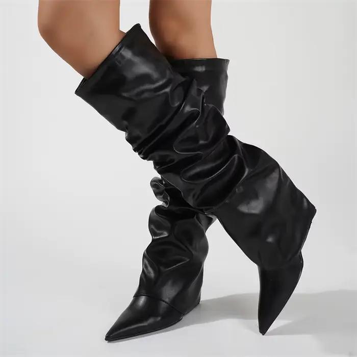 Bottes hautes plissées en cuir noir pour femmes