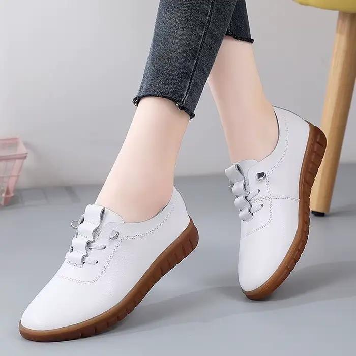 Chaussures pour maman, confortables et anti-fatigue, chaussures blanches pour femmes, pour le printemps et l'automne, chaussures décontractées de voyage, chaussures à semelle souple pour femmes