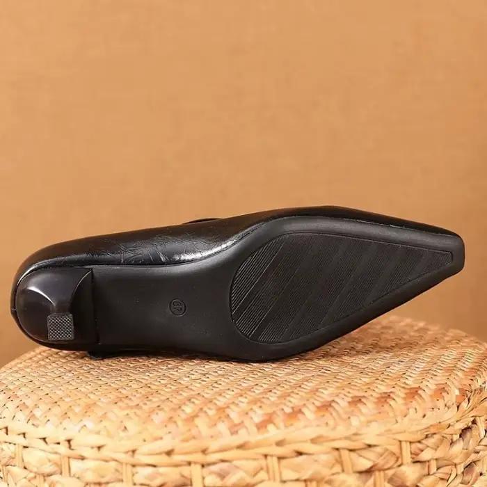 Chaussures d'automne pour femmes 2026 : Nouveaux mocassins à talons hauts et bout pointu en cuir souple, style britannique décontracté pour femmes