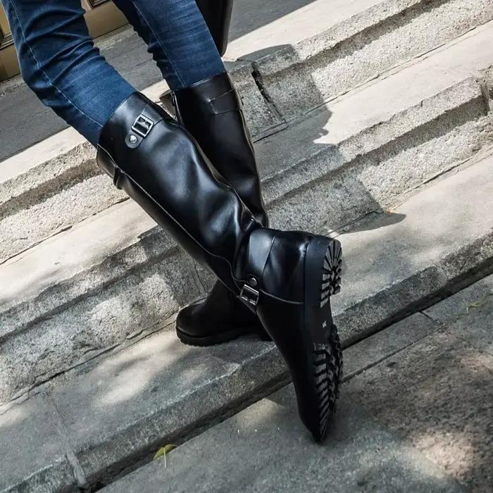 Bottes pour hommes Bottes en cuir souple 2025 Bottes de moto zippées de créateur Punk Talons carrés Botte longue Chaussures pour hommes à bout pointu de haute qualité
