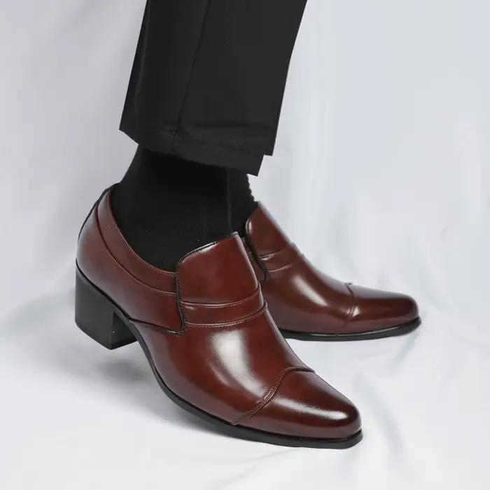Rétro marron hommes chaussures à talons hauts chaussure sociale de haute qualité mâle bout pointu en cuir talons chaussures habillées homme chaussure hommes