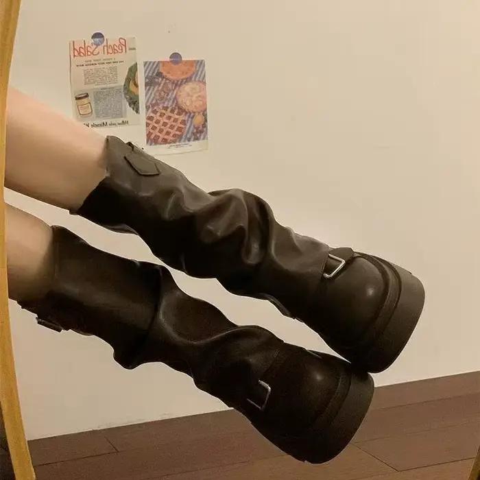 Chaussures pour femmes mi-mollet bottes