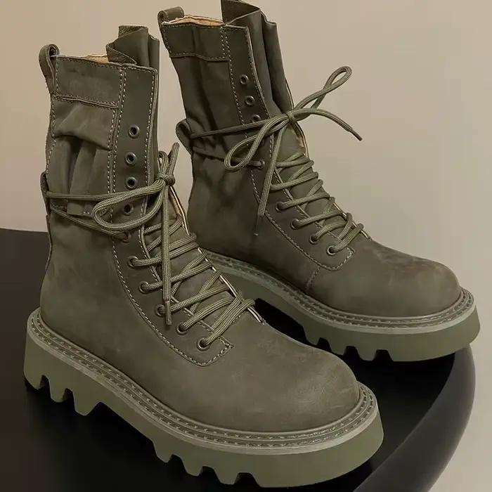 Bottes en étain avec lacets
