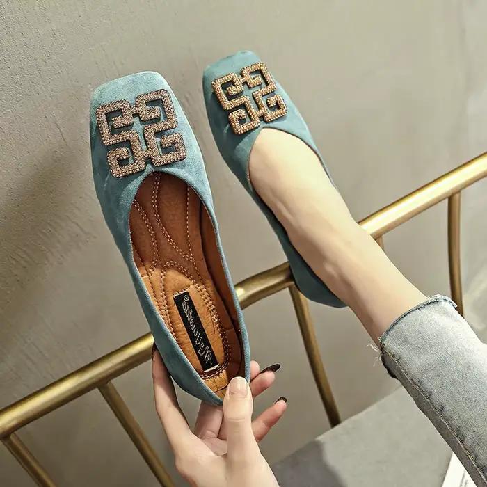 Chaussures plates pour femmes exquises nouvelle mode décoration en métal chaussures décontractées pour femme chaussures de travail élégantes chaussures de créateur Zapatos Mujer