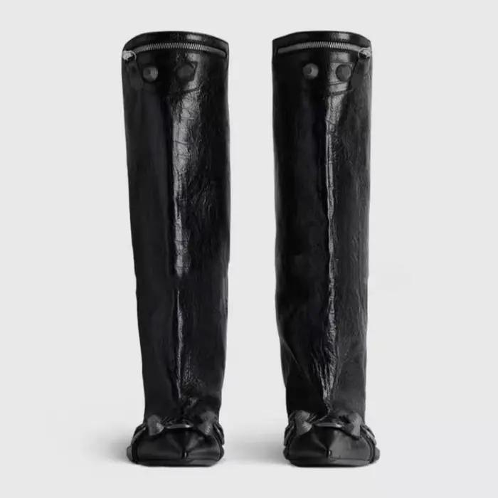 Bottes pointues à talons hauts et fins européens et américains avec rivets et bottes larges, chaussures de moto de style punk à la mode pour femmes
