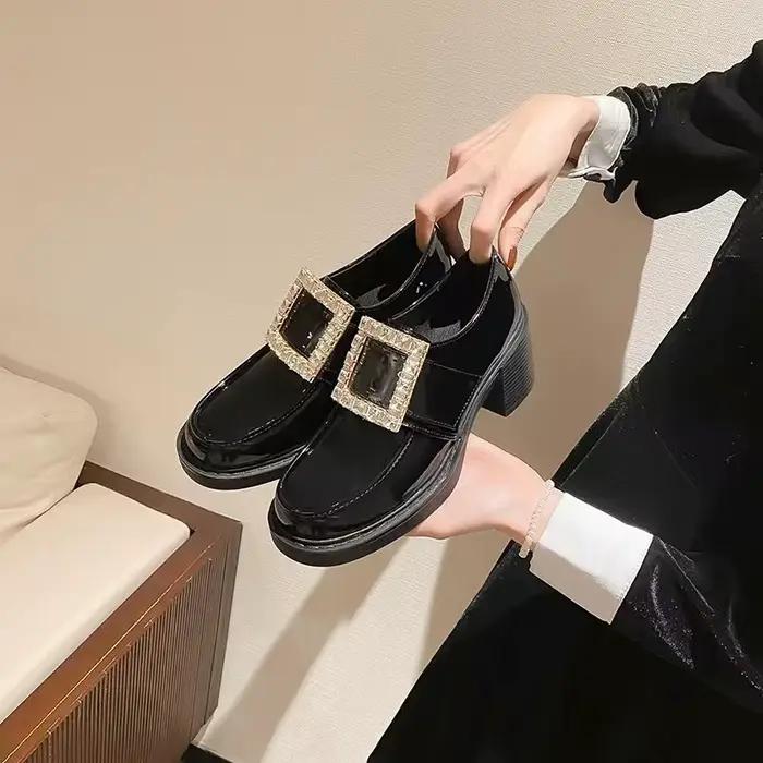 Mocassins à talon épais pour femmes, style britannique, ornés de diamants, avec boucle carrée, chaussures hautes JK, collection printemps, promotion de la saison