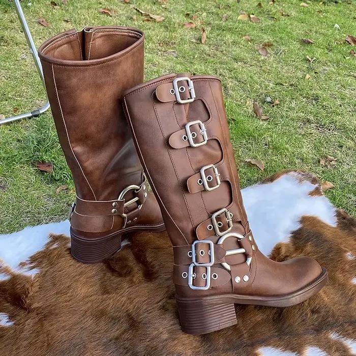 Bottes simples à talon chaton pour femme