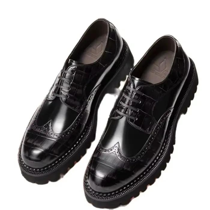 robe d'affaires chaussures décontractées. Construisez le fond épais. Chaussures en cuir pour loisirs. Chaussure en cuir respirante