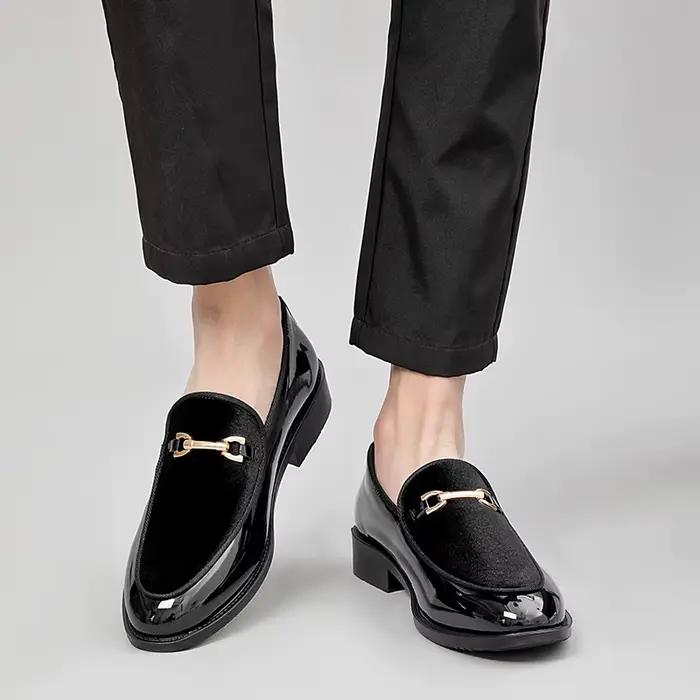 Chaussures décontractées pour hommes grande taille, en cuir lisse, légères et respirantes, à semelle en caoutchouc, style mocassins.