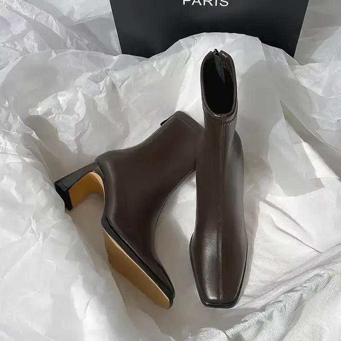Bottines courtes marron en velours à talons grossiers