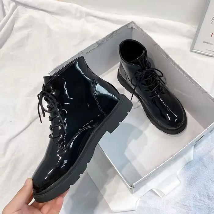 Bottes de rinçage noires à lacets pour femmes