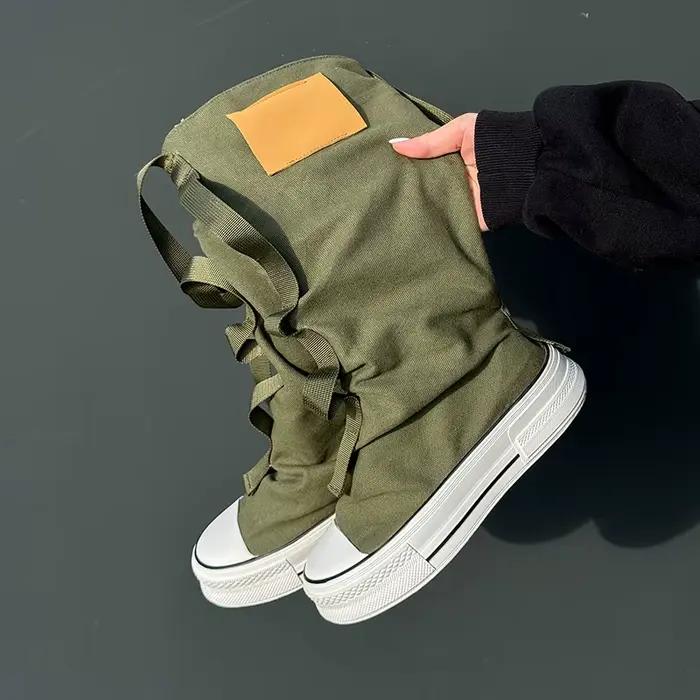 Bottes à plateforme et longues cuissardes