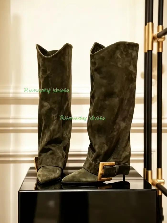 Bottes longues artificielles vert militaire au-dessus du genou, à bout pointu, talons aiguilles, bottes amples, décorées d'une boucle en métal, chaussures de luxe.