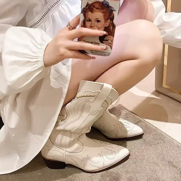 Bottes occidentales brodées mi-mollet pour femmes
