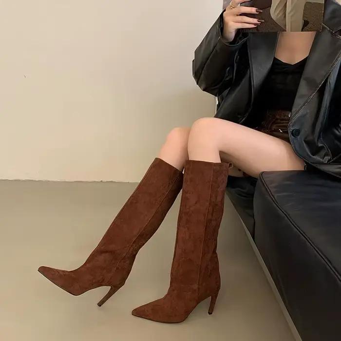 Bottes longues pour femme style gothique chelsea hiver résistantes aux intempéries avec semelle en caoutchouc et doublure en latex pour femme bottes de moto occasions spéciales