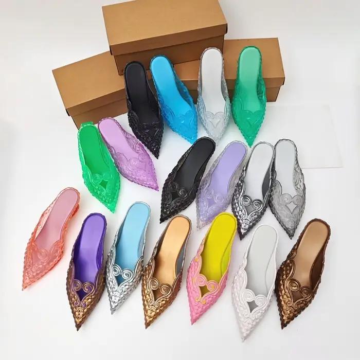 Chaussures Femme Tendance Été 2026 – Sandales Rétro à Talon Bas, Modèle Sorcière, Embossées 3D, Bout Pointu, pour Soirées
