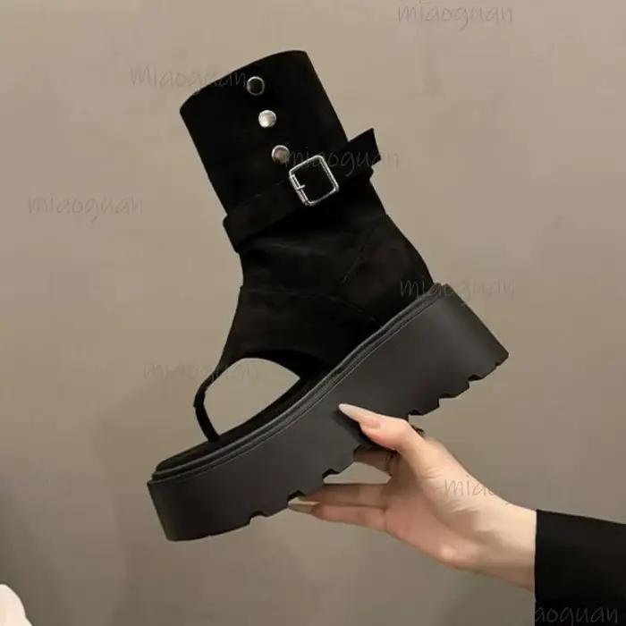 Bottes romaines à plateforme élégantes pour femmes, bottes tendance pour printemps et automne, talons hauts et confortables, ajustement précis, style chic et moderne, bottes pour sorties nocturnes et cérémonies