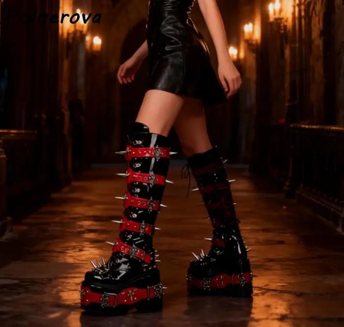 Bottes à rivets noirs et bleus pour femmes