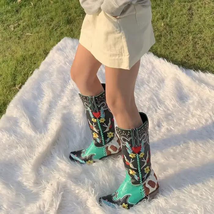 Bottes de cowboy occidentales en cuir brodées pour femmes