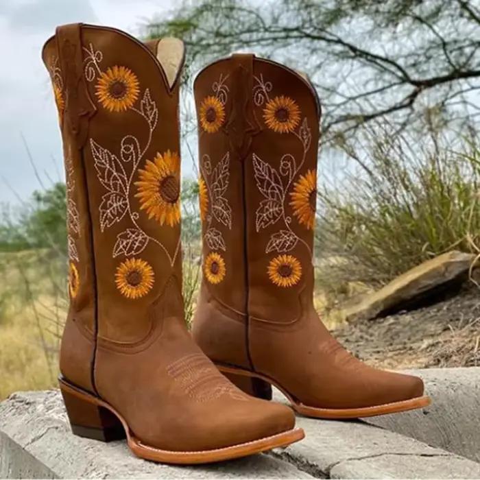 Bottes en cuir marron brodées pour femmes