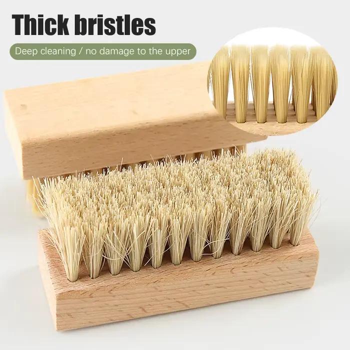 Brosse de nettoyage efficace pour bottes en poils de porc avec maintien en bois.