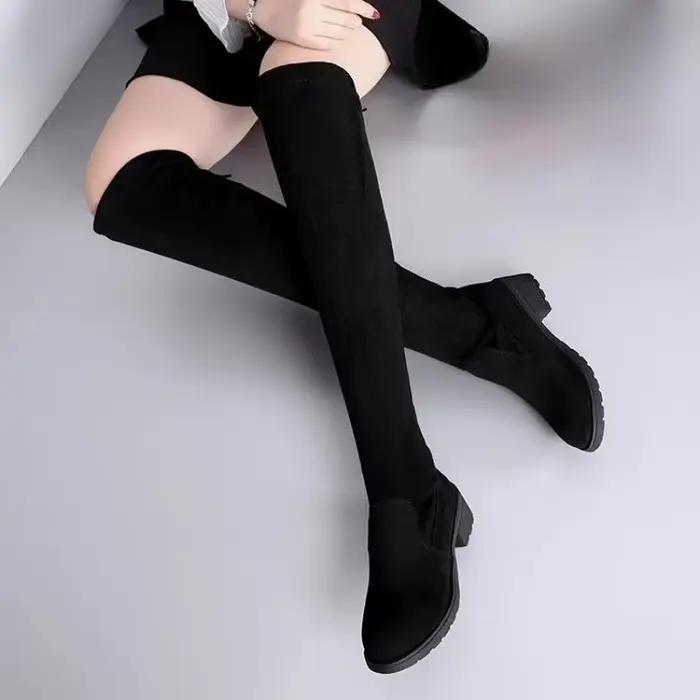 Bottes noires au-dessus du genou pour femmes