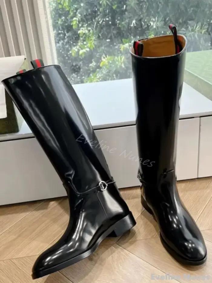 Bottes hautes en cuir verni pour femmes élégantes bout rond talon moyen bottes longues à enfiler style moderne occassions spéciales soirée fête