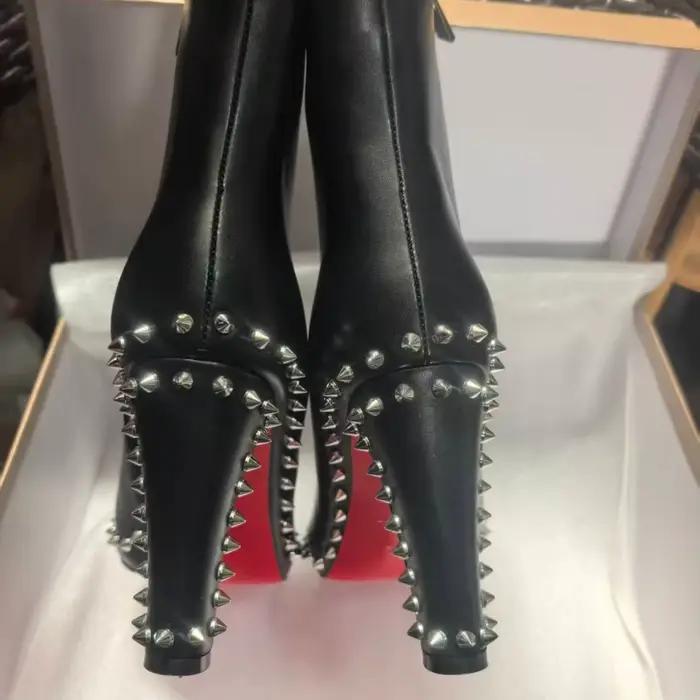 Bottines Chelsea courtes pour femmes en cuir noir à bout pointu