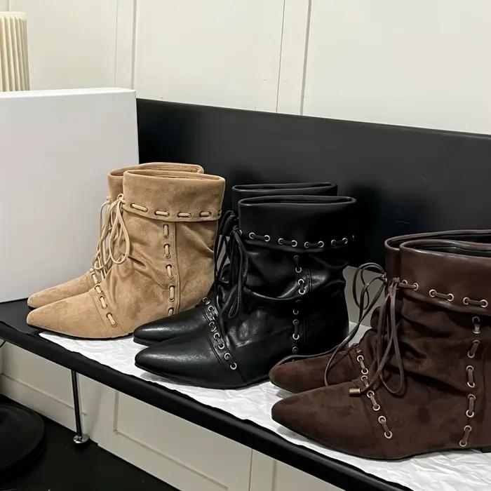 Bottines plates à bout pointu pour femmes, bottines courtes plissées à lacets vintage avec œillets métalliques, bottines en daim doux à la mode pour l'automne et l'hiver