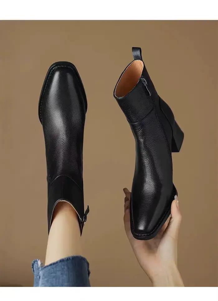 Bottes courtes en cuir à talons épais