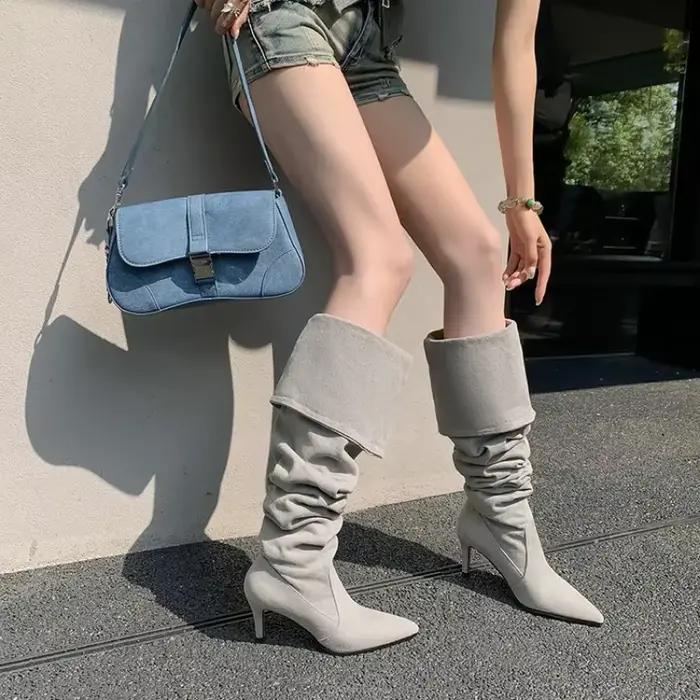 Bottes en denim gris clair pliées sur le genou pour femmes bottes modernes printemps automne bottes élégantes et confortables à offrir ocassions spéciales