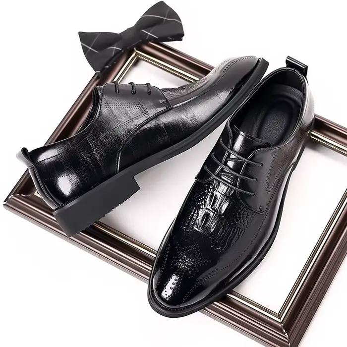 Chaussures en cuir brillant pour hommes, chaussures provoqué de banquet haut de gamme, chaussures d'affaires pointues pour hommes de bureau, polyvalentes, marque de luxe, haute qualité