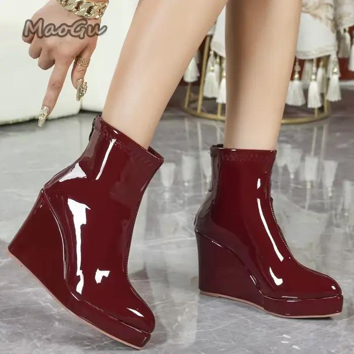Bottes courtes en cuir verni de Style britannique, bordeaux, bout pointu, plateforme compensée, chaussures à talons hauts épais, chaussures d'entraînement