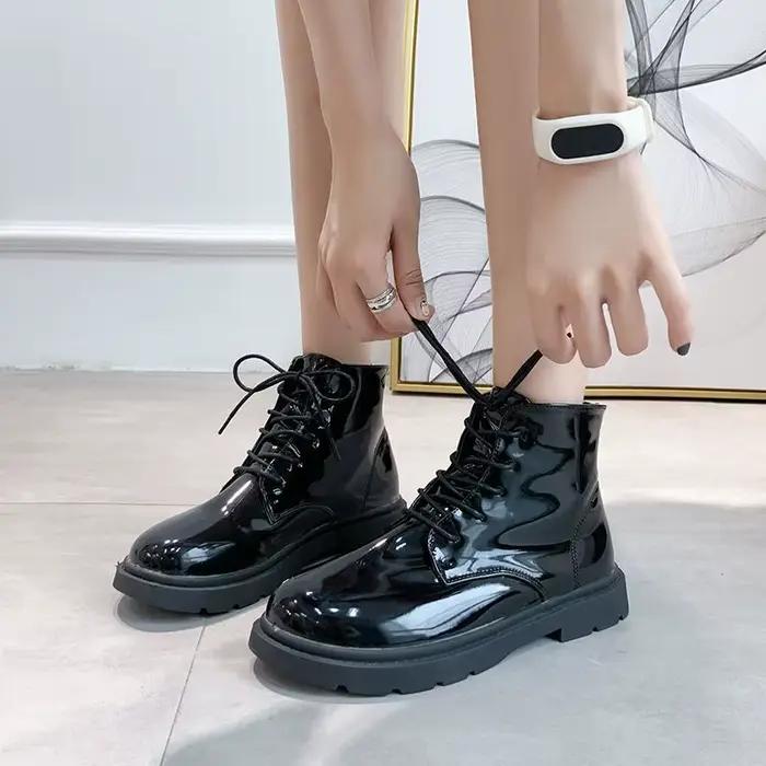Bottes de rinçage noires à lacets pour femmes