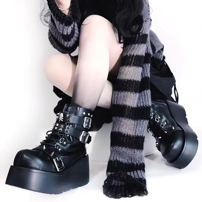 Femmes Punk bottes en cuir PU Rivet boucle conception chaussures Cool rétro grosses compensées plate-forme