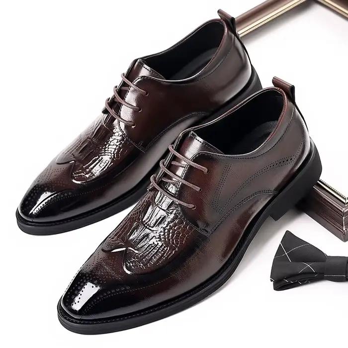 Chaussures en cuir brillant pour hommes, chaussures provoqué de banquet haut de gamme, chaussures d'affaires pointues pour hommes de bureau, polyvalentes, marque de luxe, haute qualité