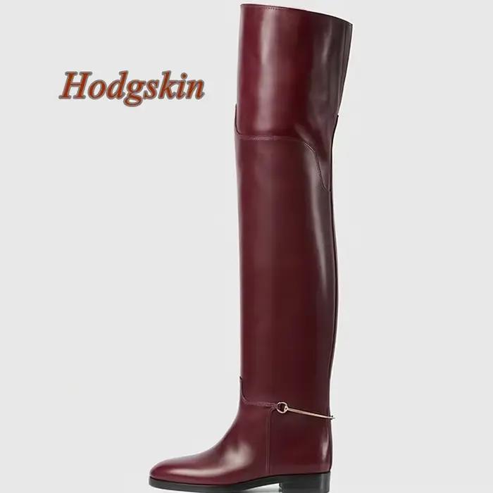 Bottes à talons bas épais sur le genou