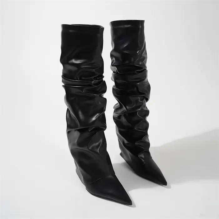 Bottes hautes plissées en cuir noir pour femmes