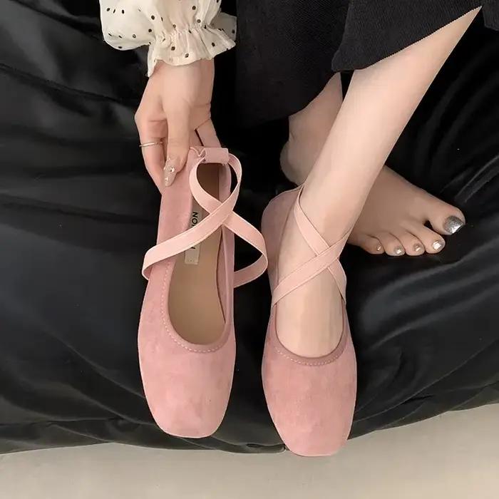 Chaussures plates de luxe Mary Janes pour femmes en cuir synthétique avec semelle souple, bout rond, bande élastique et liaison croisée pour occasions décontractées