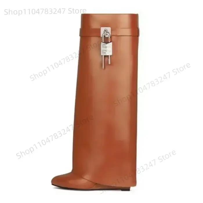 Bottes de rue élégantes pour femmes talons carrés hauts et fermées à la main pour hiver occasions spéciales et tenues quotidiennes