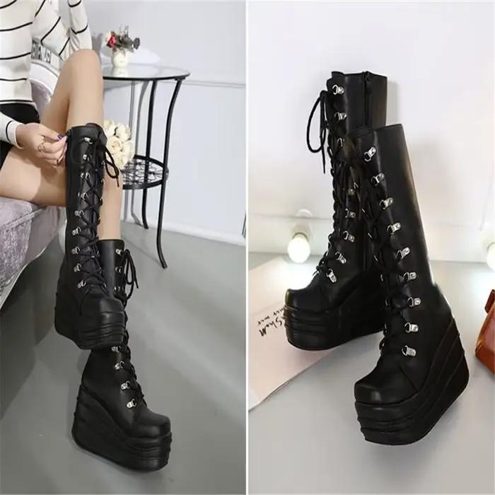 Bottes compensées à lacets pour femmes